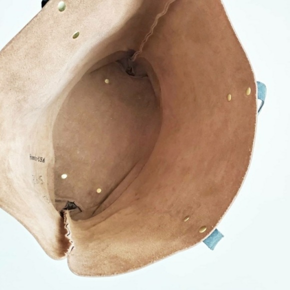 R. Riveter Special Edition Leather Tote Cavalier - Picture 5 of 8